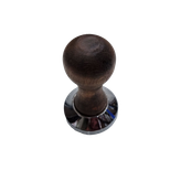 تمپر قهوه با دسته چوبی طبیعی و پایه استیل تخت برای سایزهای ۵۱، ۵۳ و ۵۸ میلیمتری