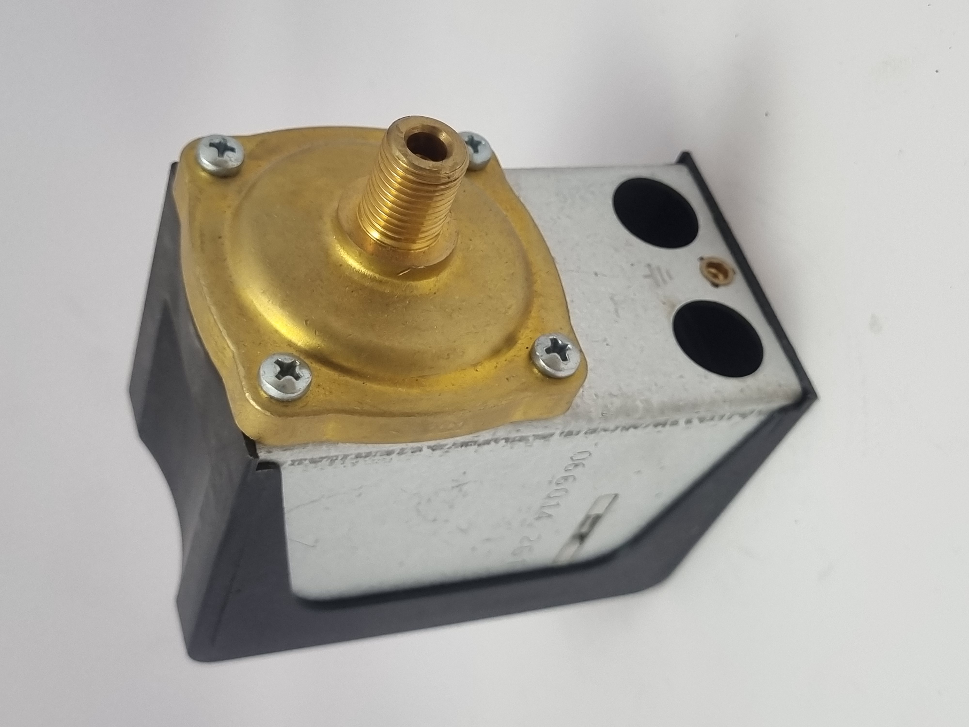 نمای نزدیک از قسمت تنظیم فشار